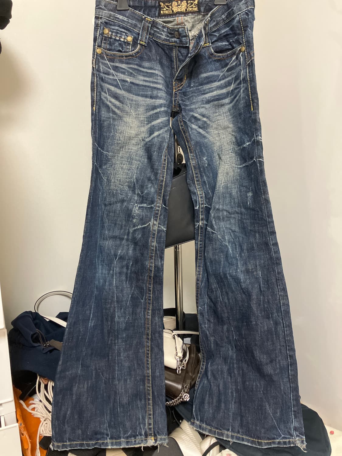 자수디테일 청바지 상품이미지1