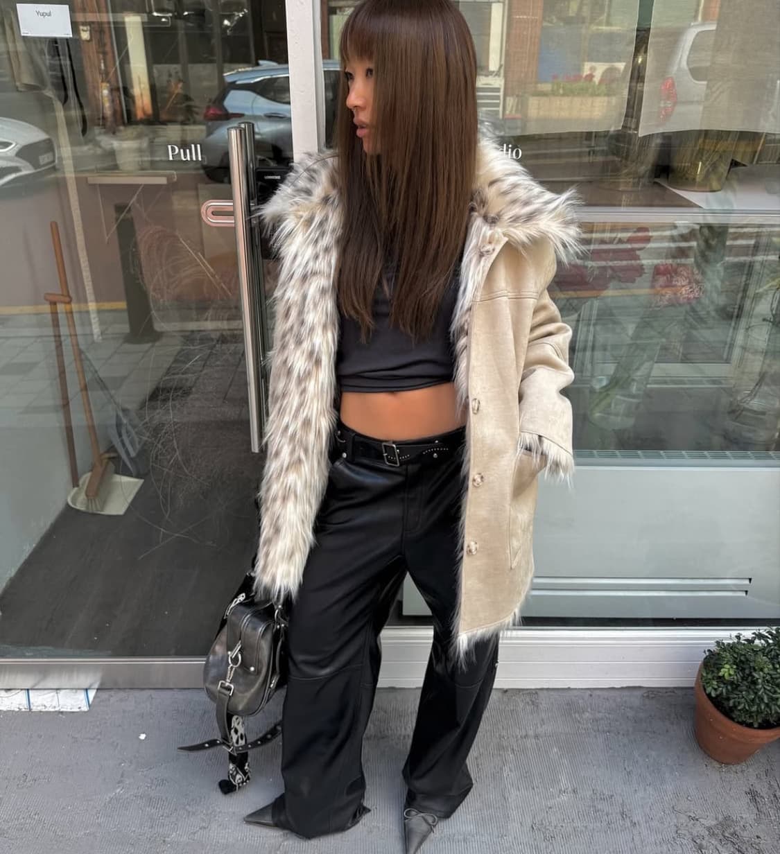 썬번프로젝트 리버시블 퍼 무스탕 베이지 상품이미지3