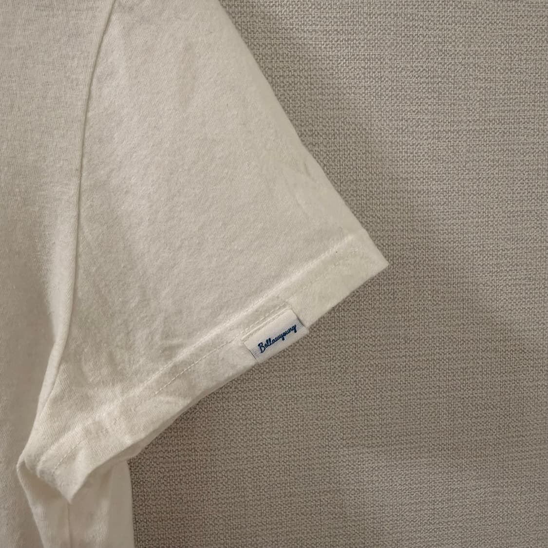 아옵트 x bella wooyoug 빈티지 스타일 티셔츠 상품이미지3