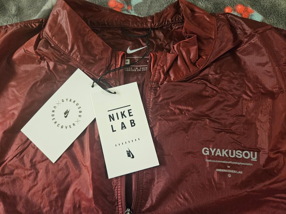 [해외M] 나이키랩x언더커버 캬쿠소우 패커블 러닝 자켓 바람막이 버건디 상품이미지10