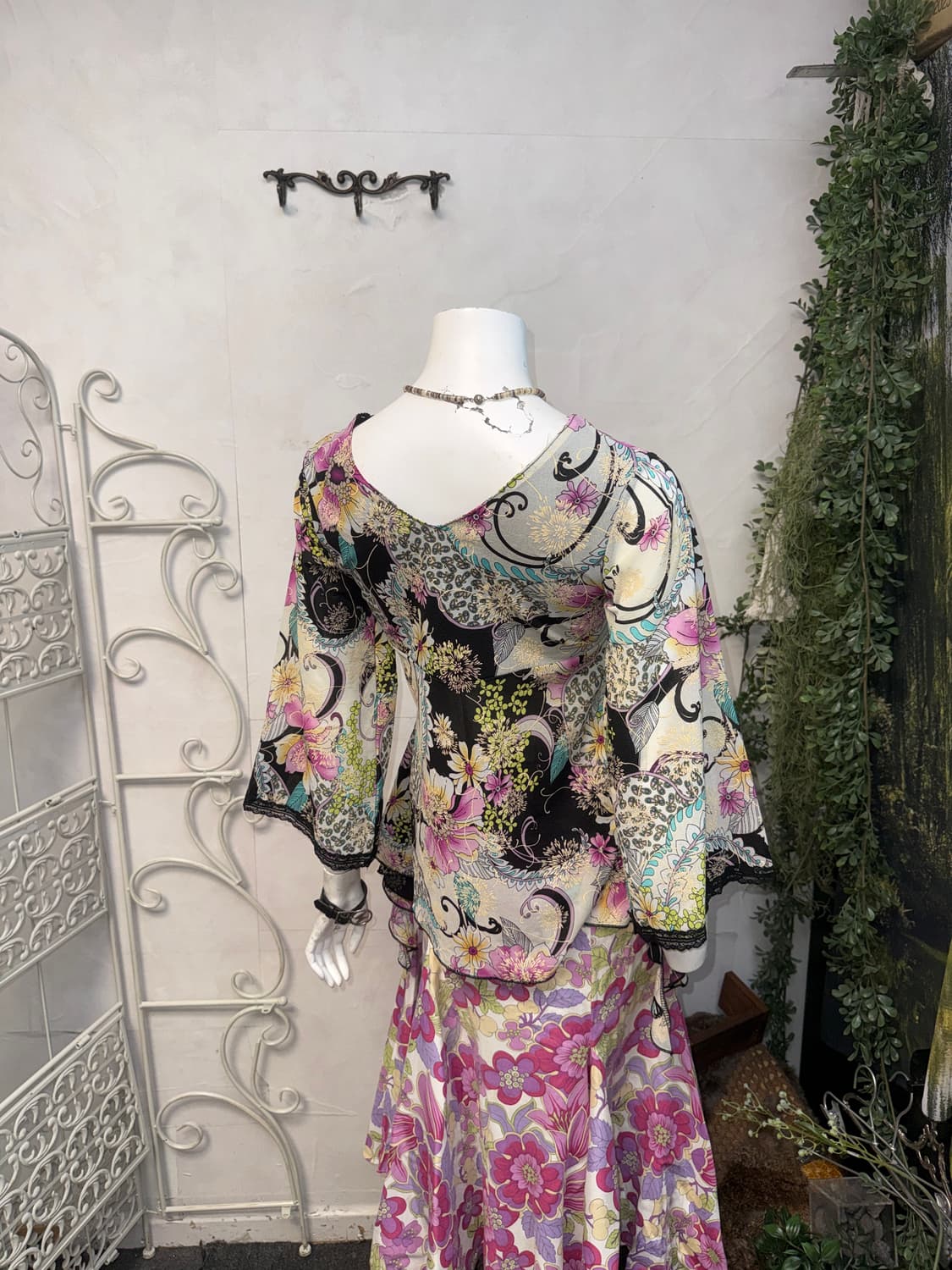 Black pink oriental floral ruffle blouse 상품이미지7