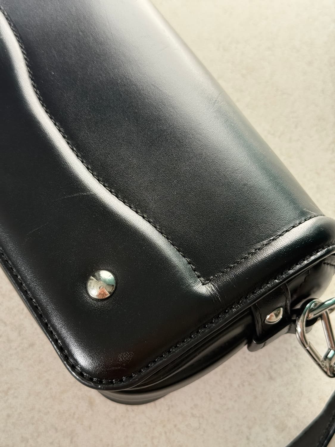 르메르 란셀 미니 샤첼 글로시 레더 백 상품이미지3