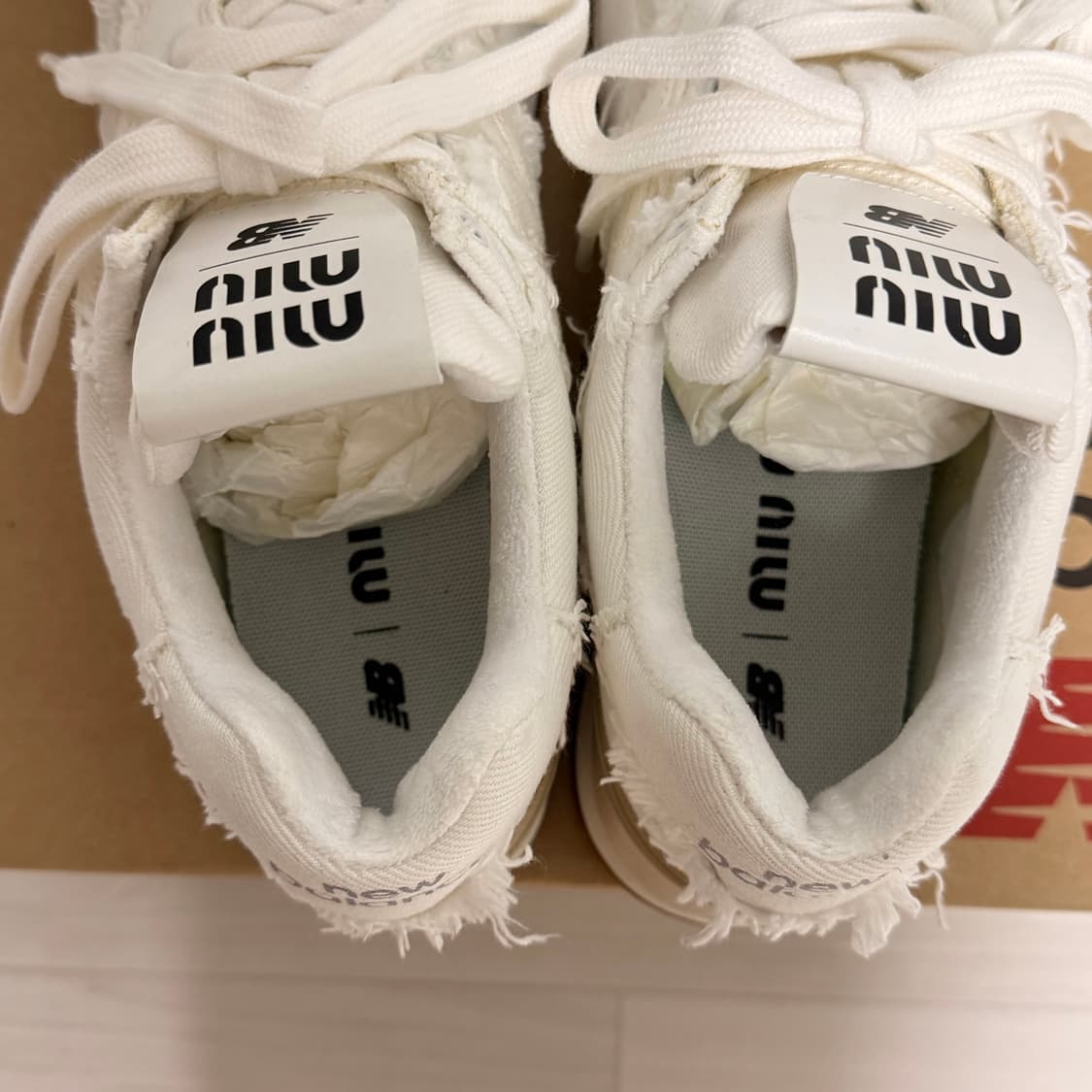 [37] 미우미우 뉴발란스 574 화이트 상품이미지4