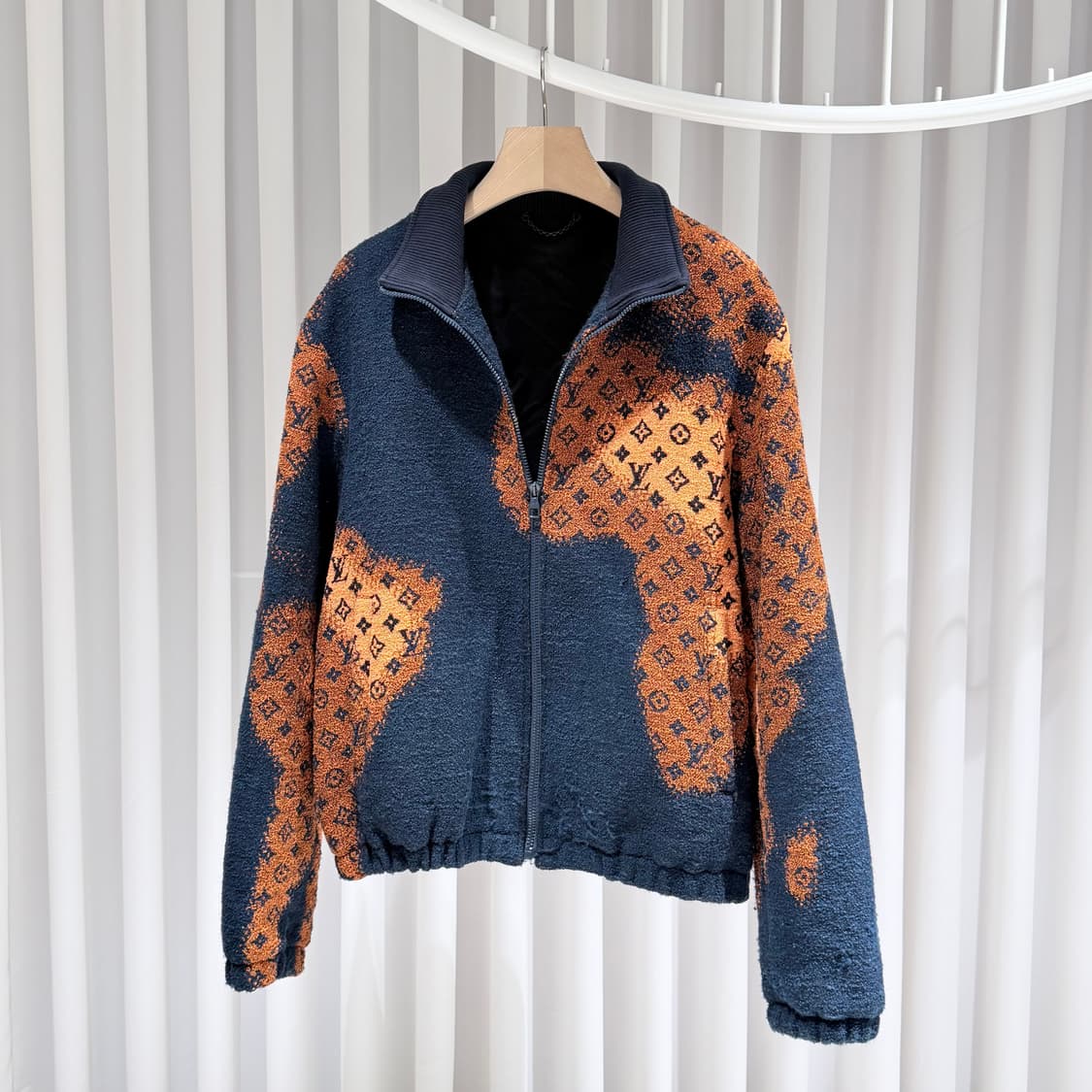 50 / 루이비통 모노그램 울 부클레 지퍼 블루종 상품이미지4