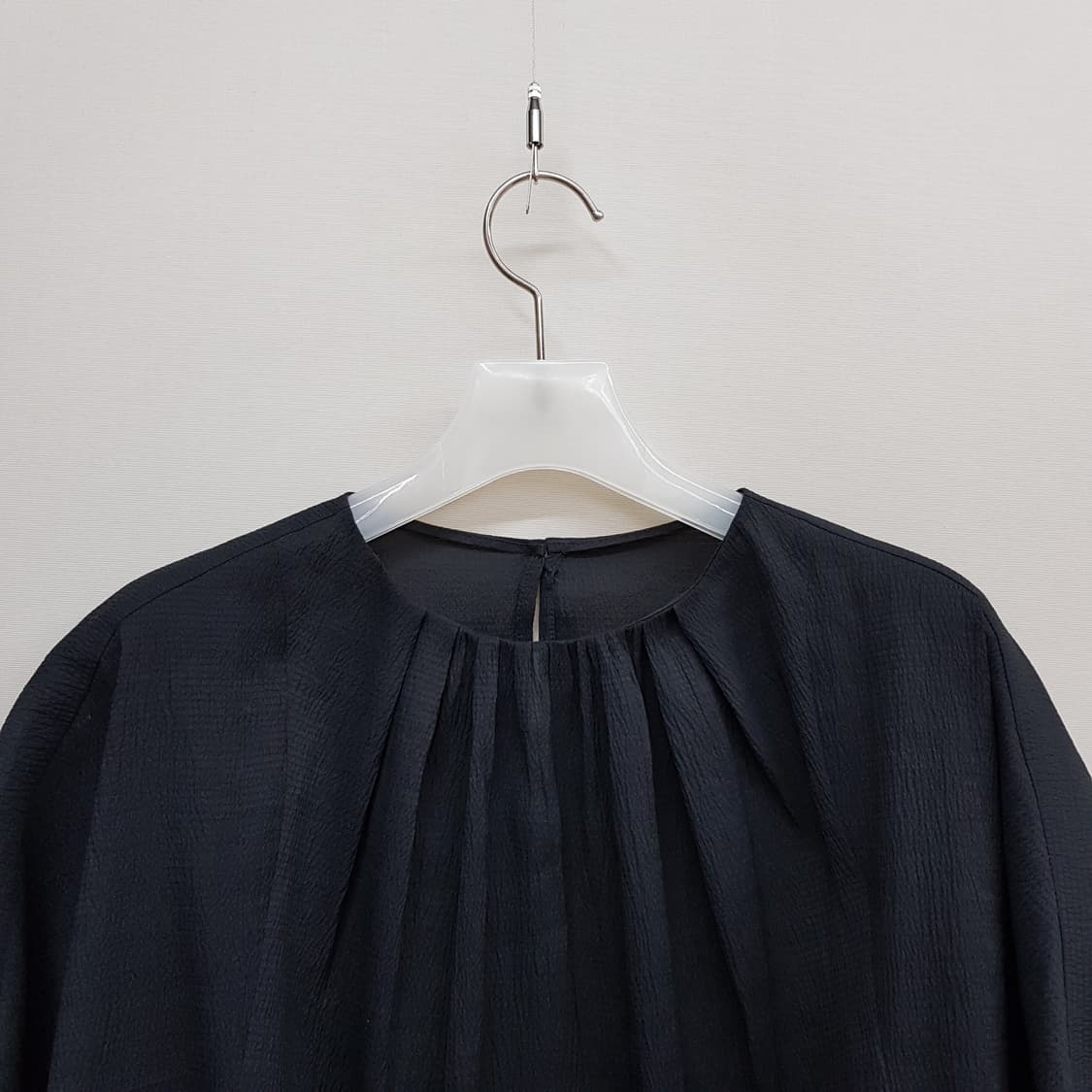 한섬 시스템 2021셔링 퍼프 슬리브 블라우스 82-94-160사이즈 상품이미지2