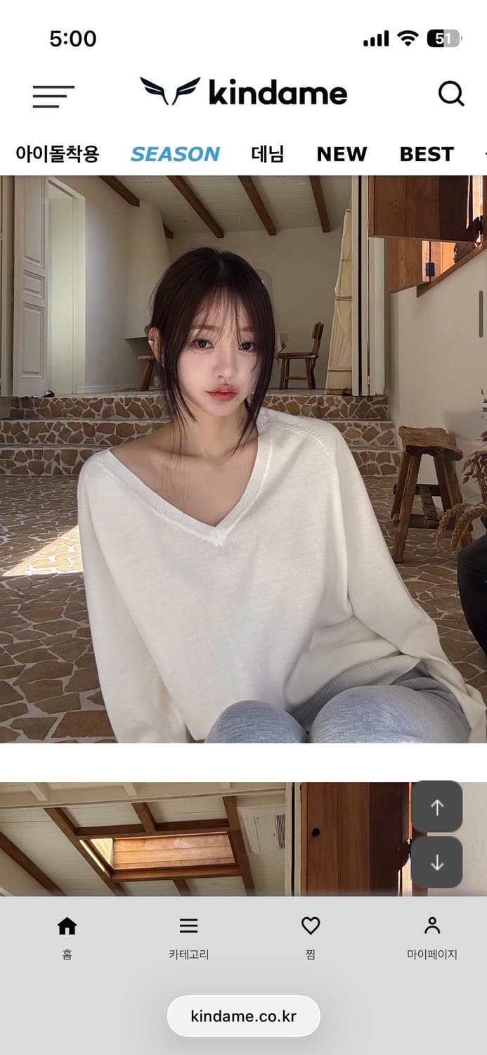 새상품) 카인다미 오버핏 울 브이넥 니트티 백아이보리 보카시핑크 상품이미지1