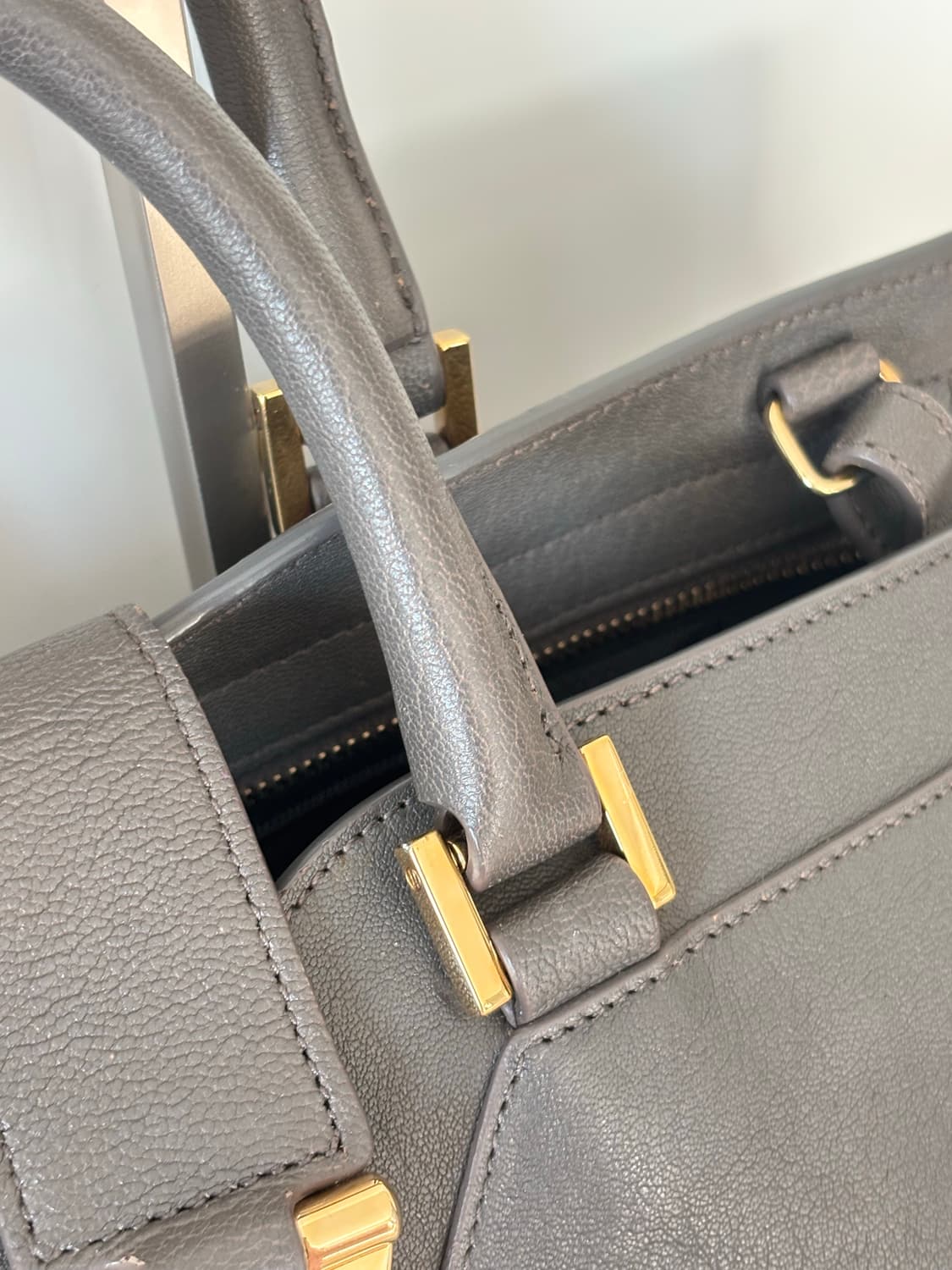 입생로랑 카바시크 가죽 토트백 상품이미지4