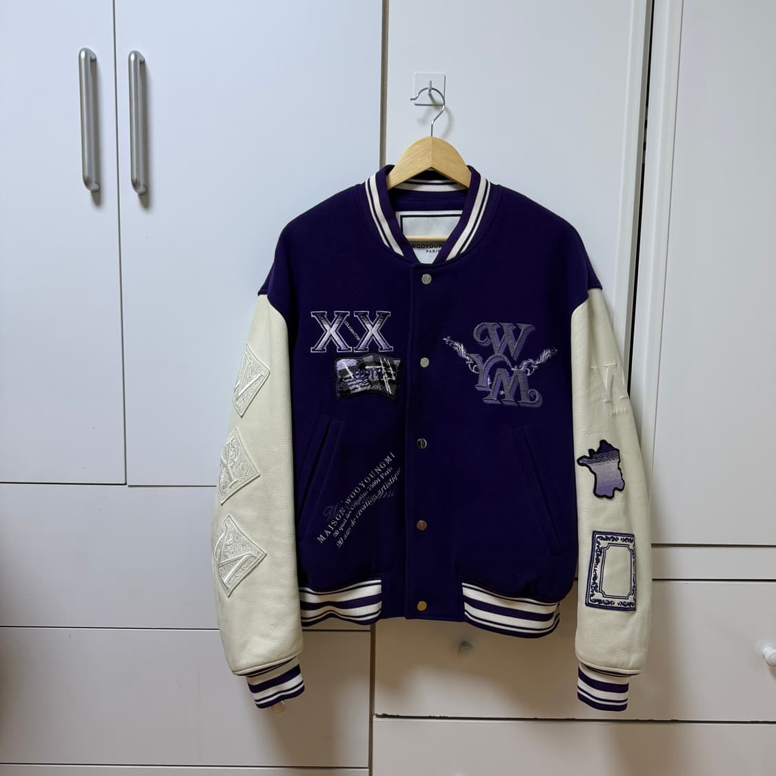 우영미 깃털 백로고 바시티 자켓
48 상품이미지3