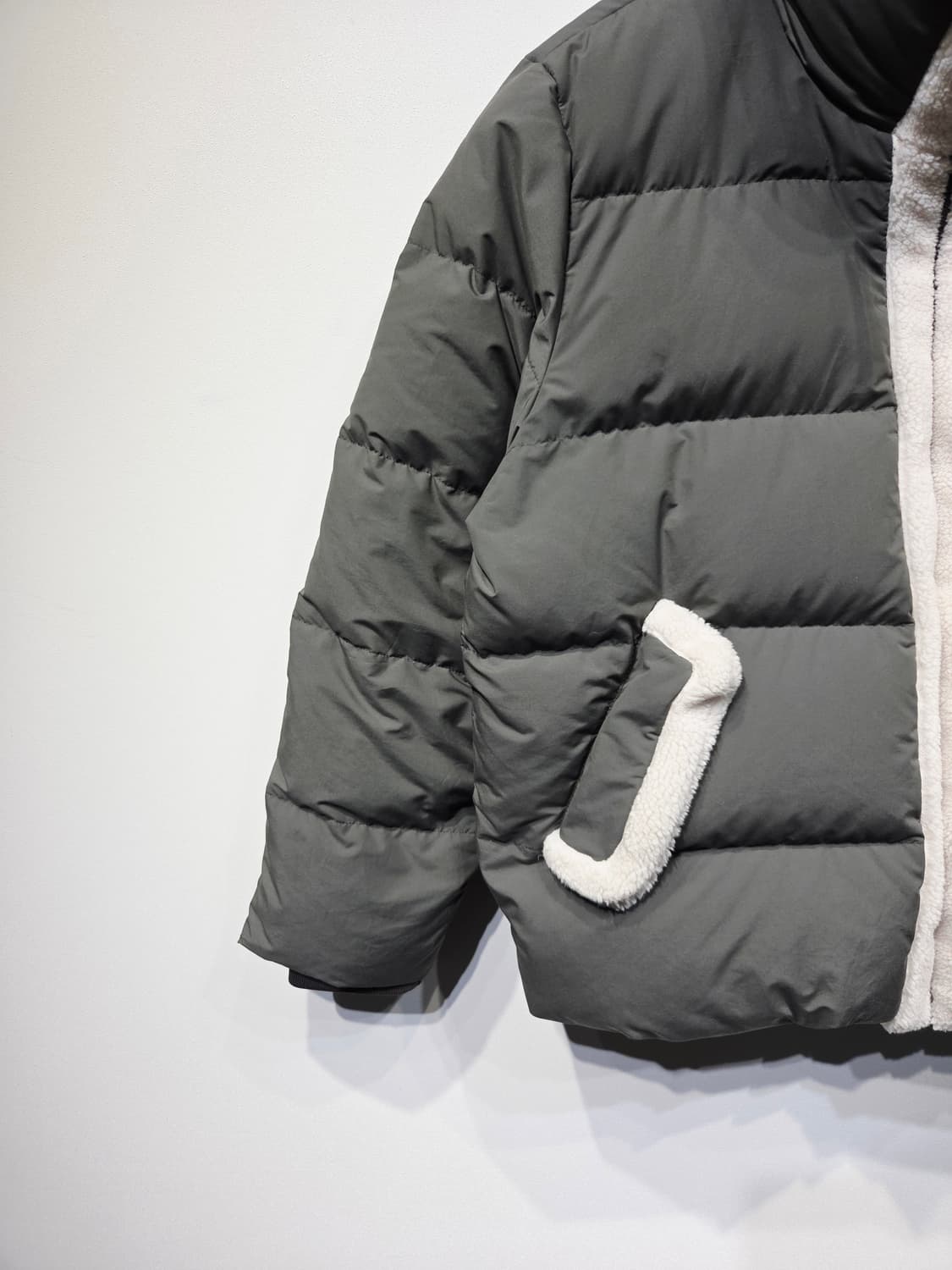 내셔널지오그래픽 뽀글이 덕다운 숏패딩 카키 상품이미지4