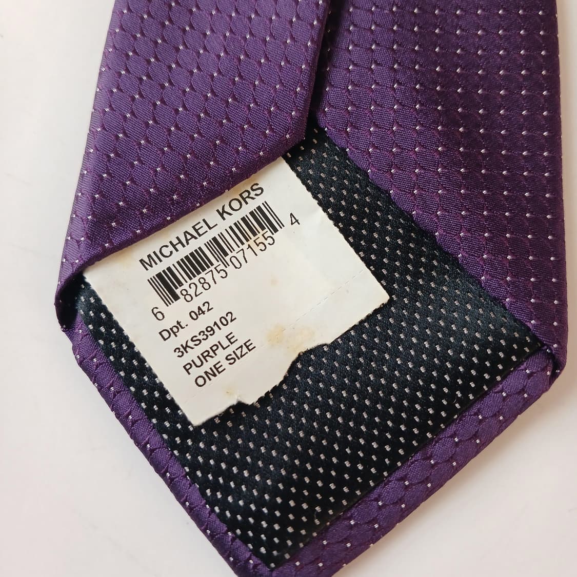 마이클 코어스 실크 솔리드 텍스처 넥타이 8.4cm 새상품 A19627
 상품이미지9