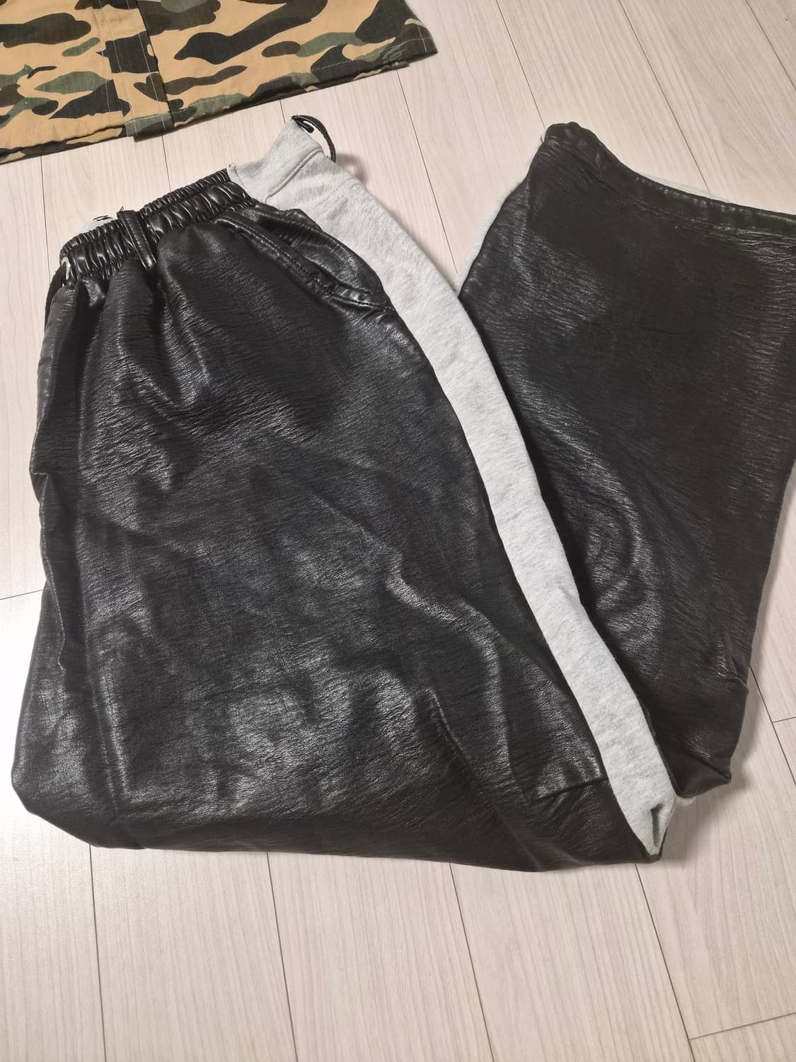 OUR ROOM (유니크) 앞면 레더 & 뒷면 쭈리 믹스 와이드 팬츠 상품이미지7