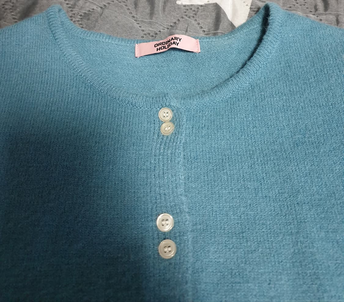 오디너리홀리데이 크롭 더블버튼 가디건 라이트블루 (F) 상품이미지2