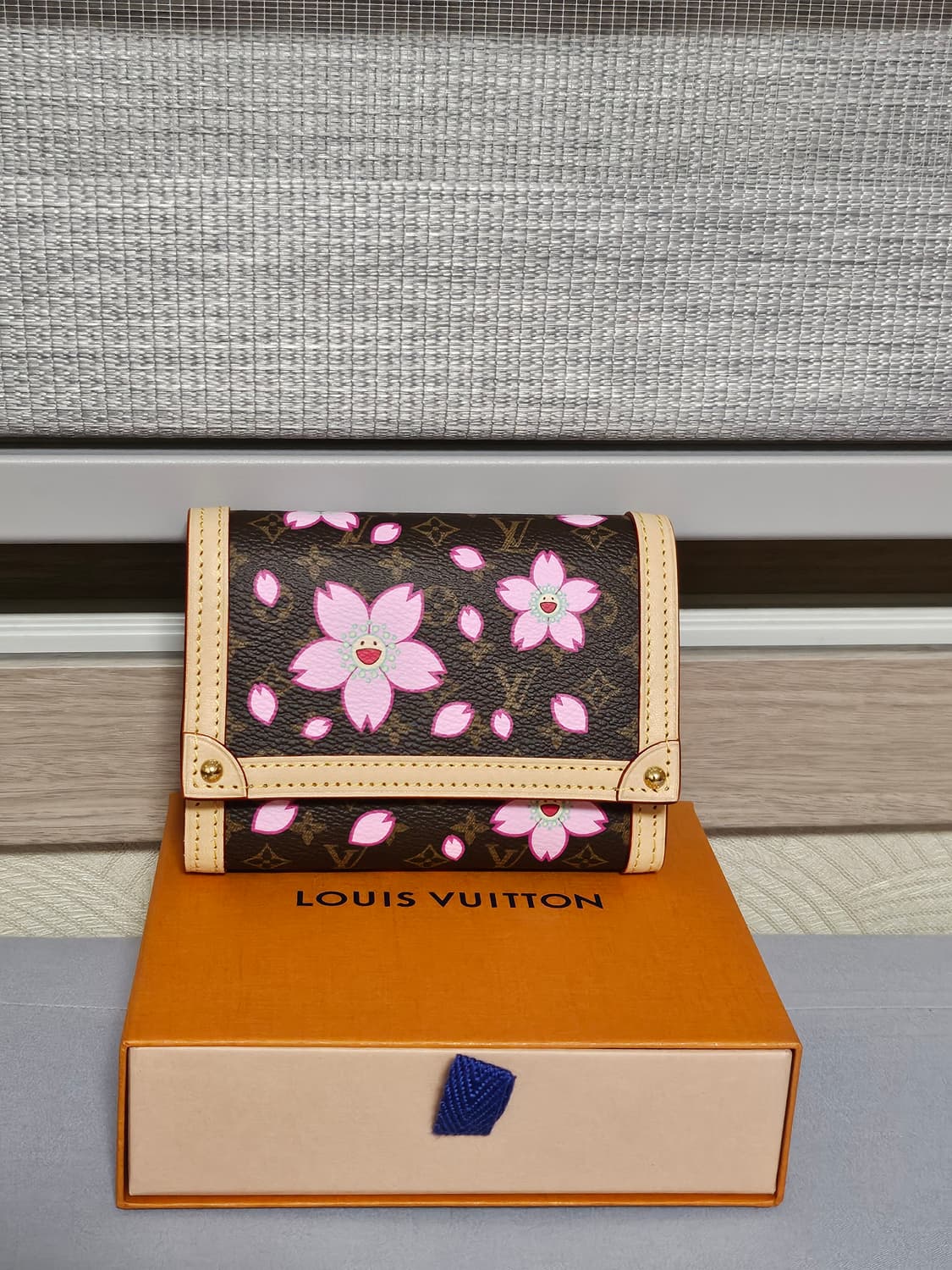 루이비통 무라카미 다카시 벚꽃에디션 반지갑 상품이미지1