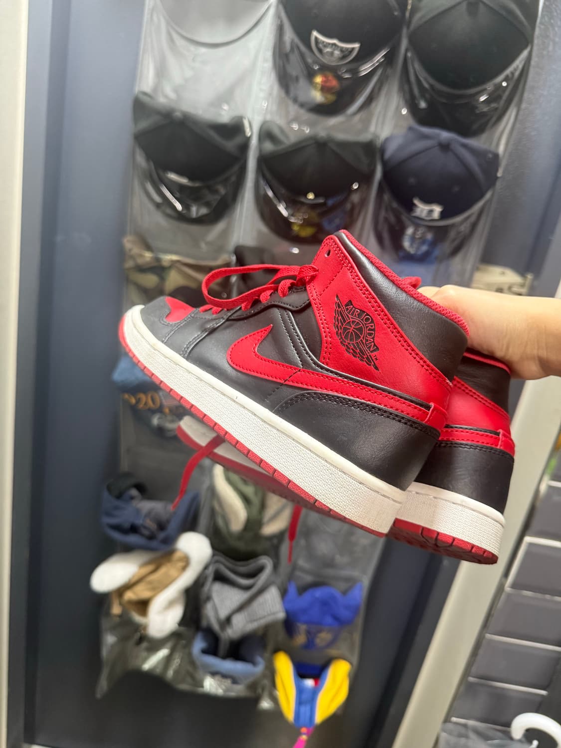 나이키 에어 조던 1 미드 짐레드 블랙 상품이미지6
