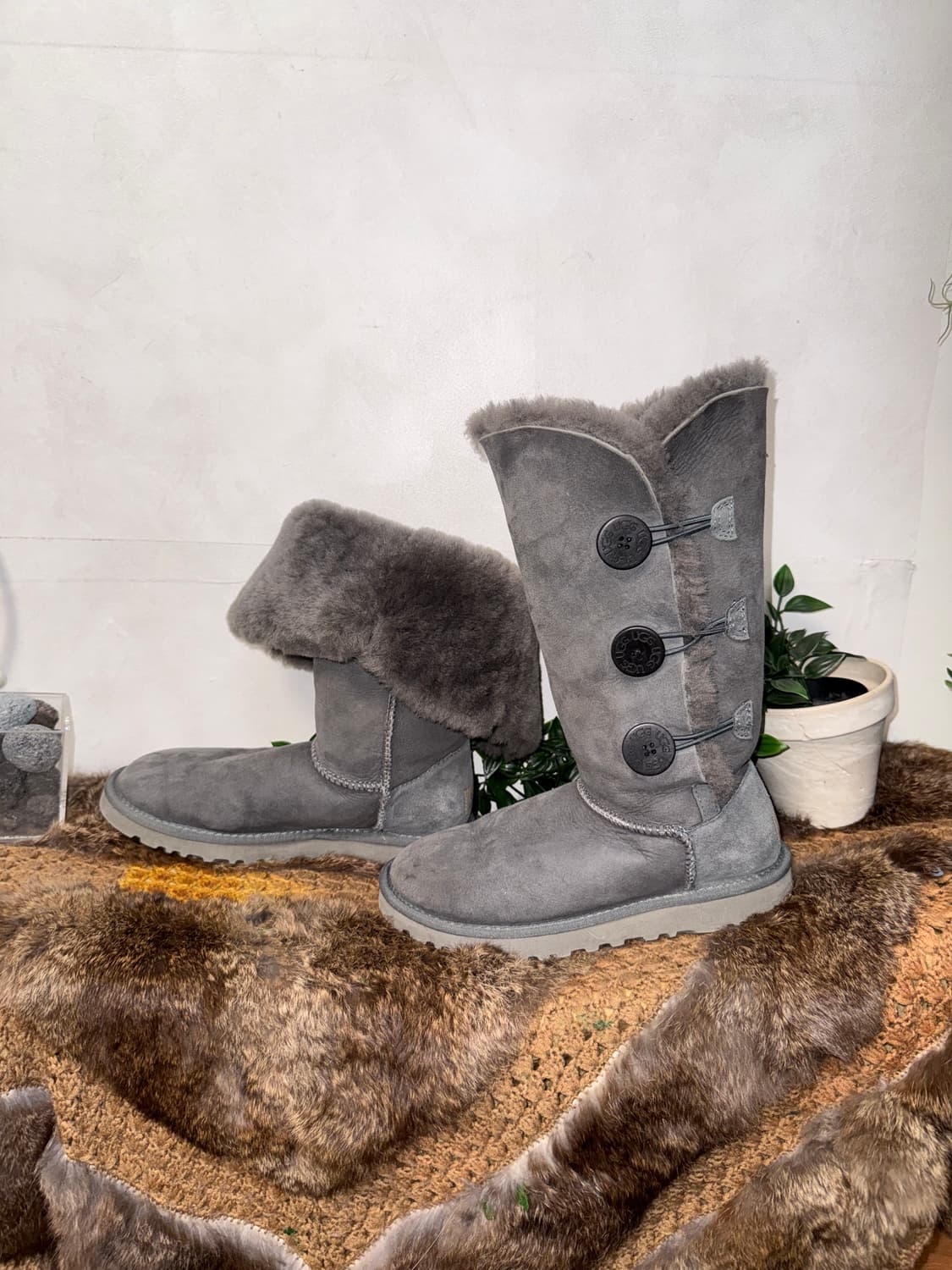 UGG bailey button triplet boots 상품이미지4