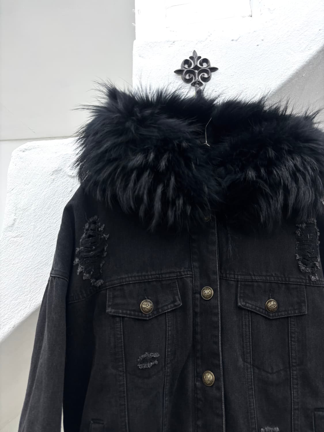 Fur trimmed distressed denim jacket  상품이미지7