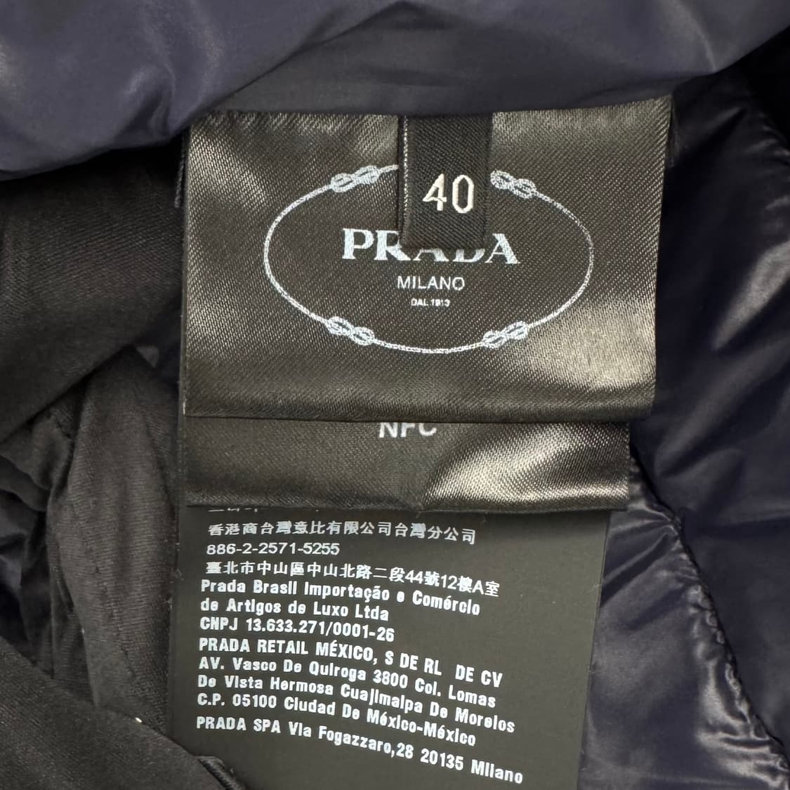 [40사이즈] 프라다 삼각로고 후드 경량패딩 블랙 (292009) 상품이미지9