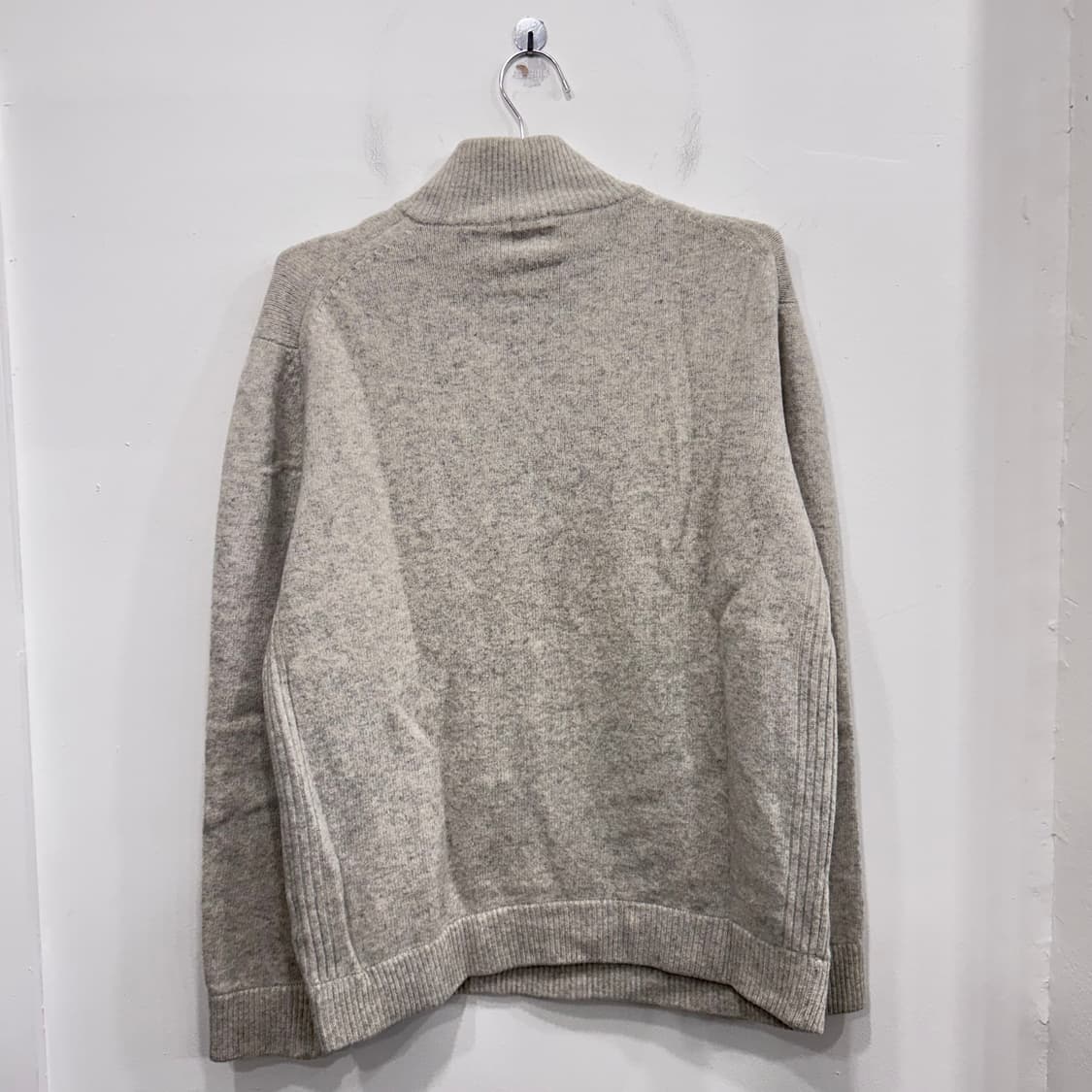 켈빈클라인 울 헤어리 하이넥 반집업 니트 상품이미지5