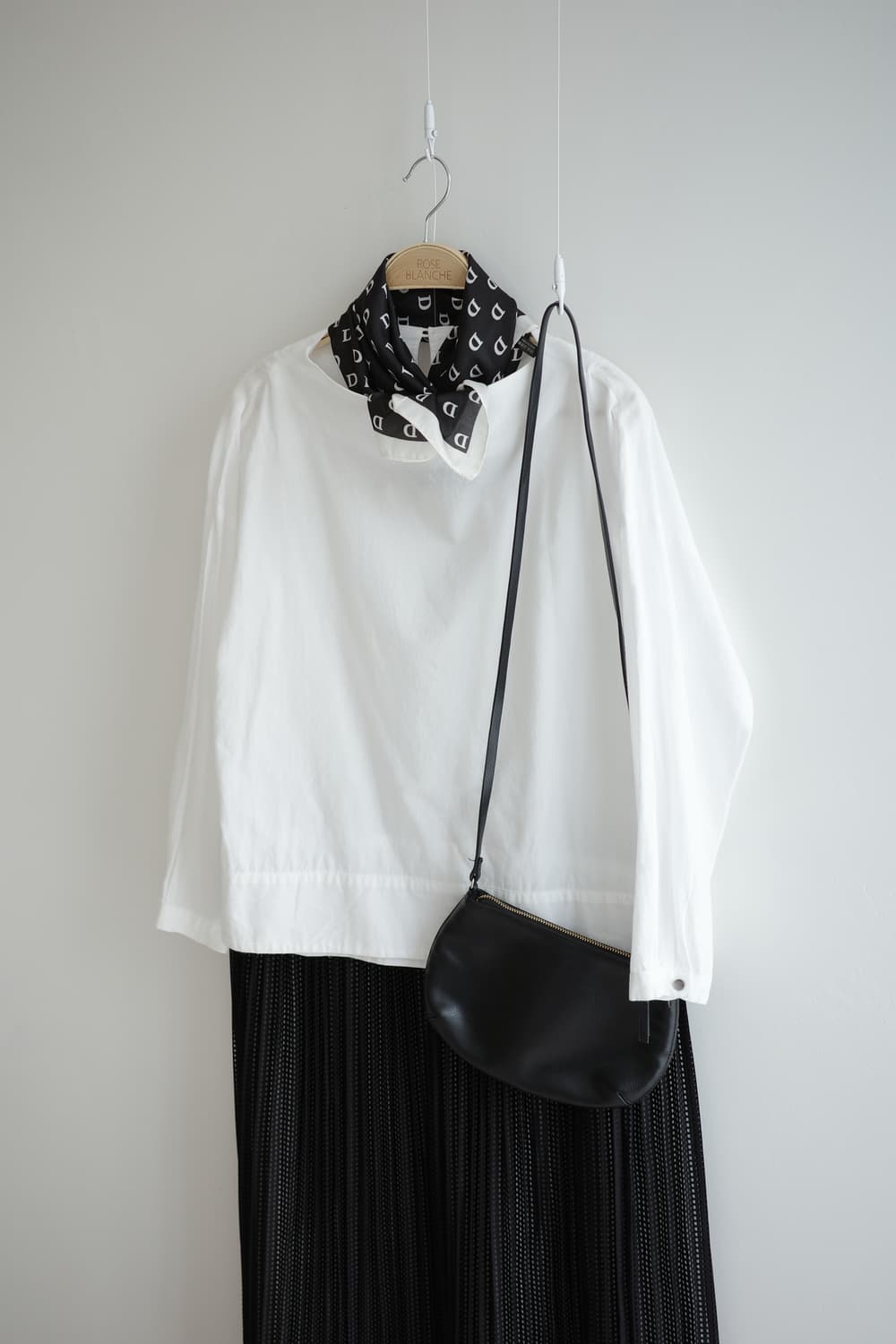 galerie non 
• 화이트 코튼 블라우스 상품이미지1