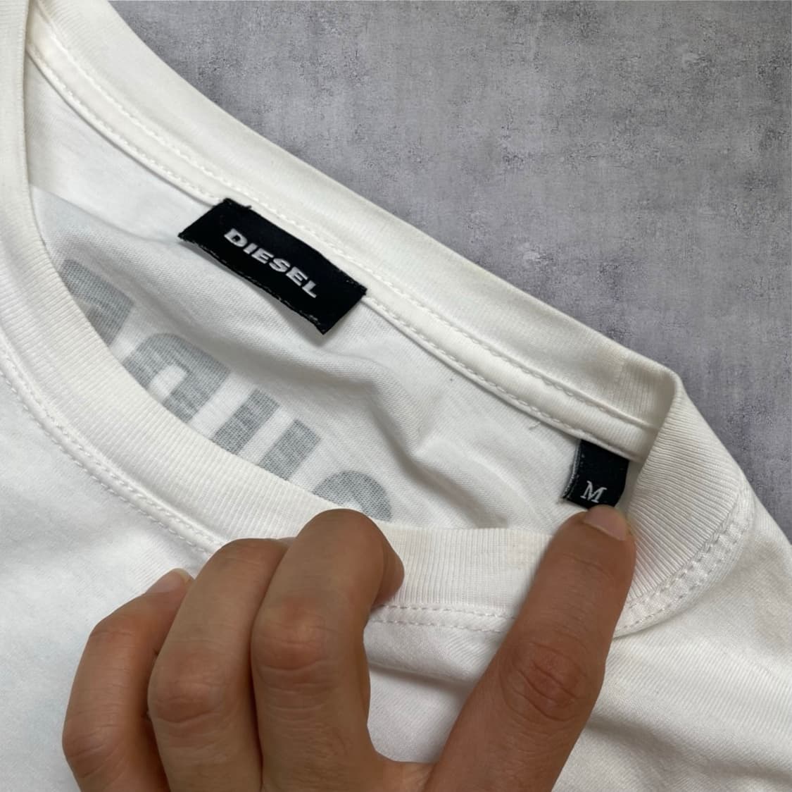 디젤 Diesel 화이트 그래픽 프린팅 긴팔 티셔츠 M 상품이미지3