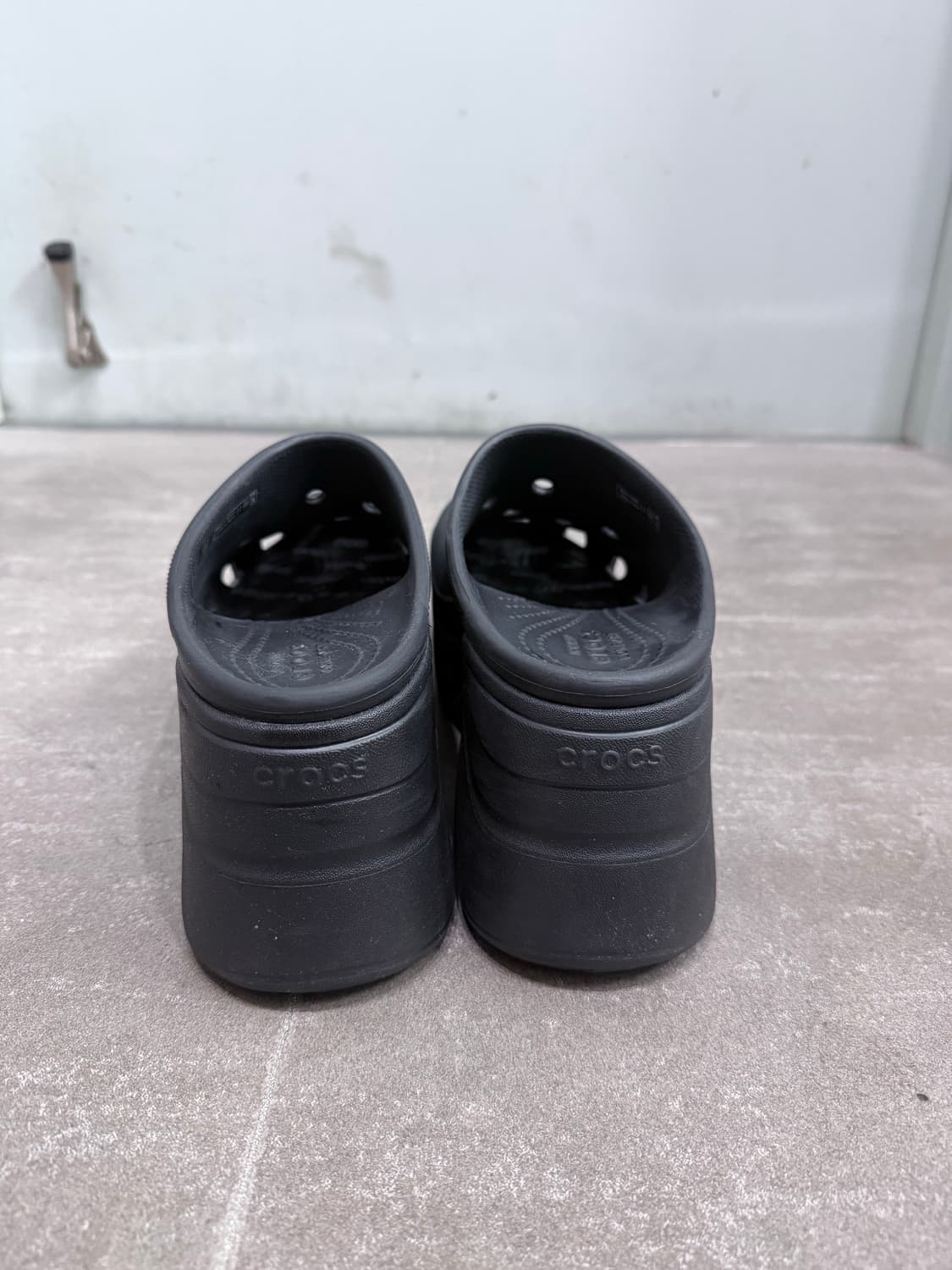 크록스 사이렌 클로그 블랙 6 (250) 상품이미지7