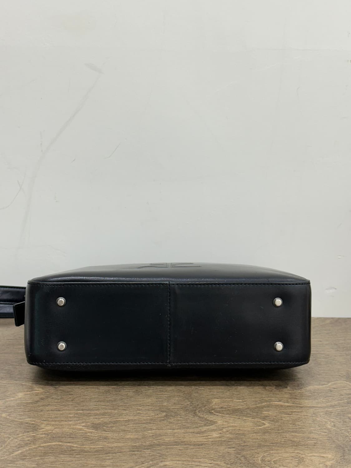 꾸레쥬 블랙 소가죽 숄더백 상품이미지8