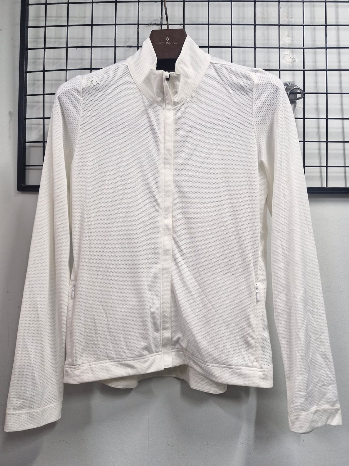 95-100L/66-77 데상트 화이트 기능성 자켓. 상품이미지1