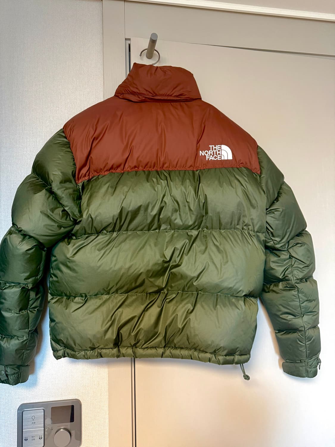 노스페이스 1996 눕시 다크카키 패딩 (새상품급) 상품이미지3