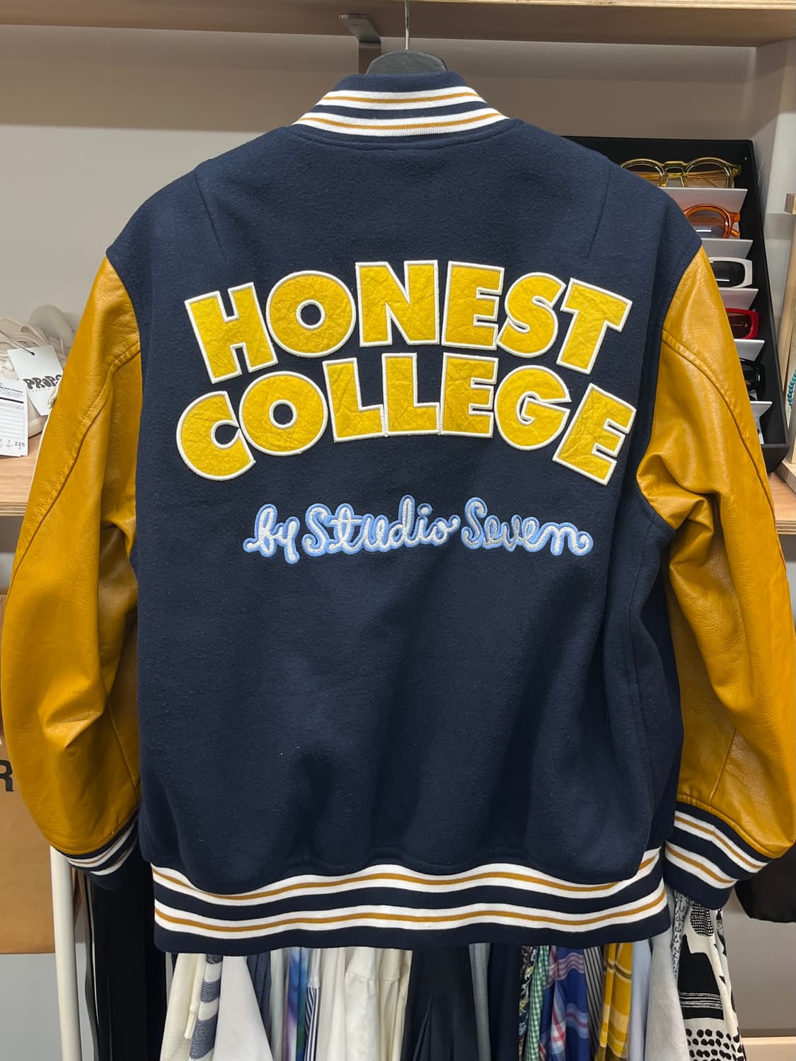 지유 G.U X HONEST COLLEGE 스타디움 자켓 상품이미지5