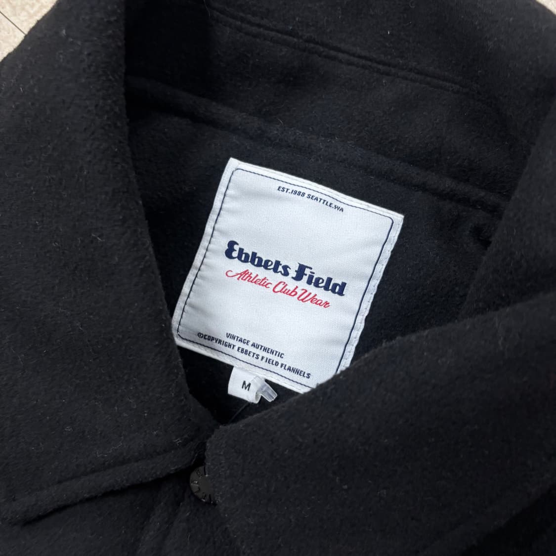 이벳필드 블랙 스몰로고 바시티자켓 상품이미지3