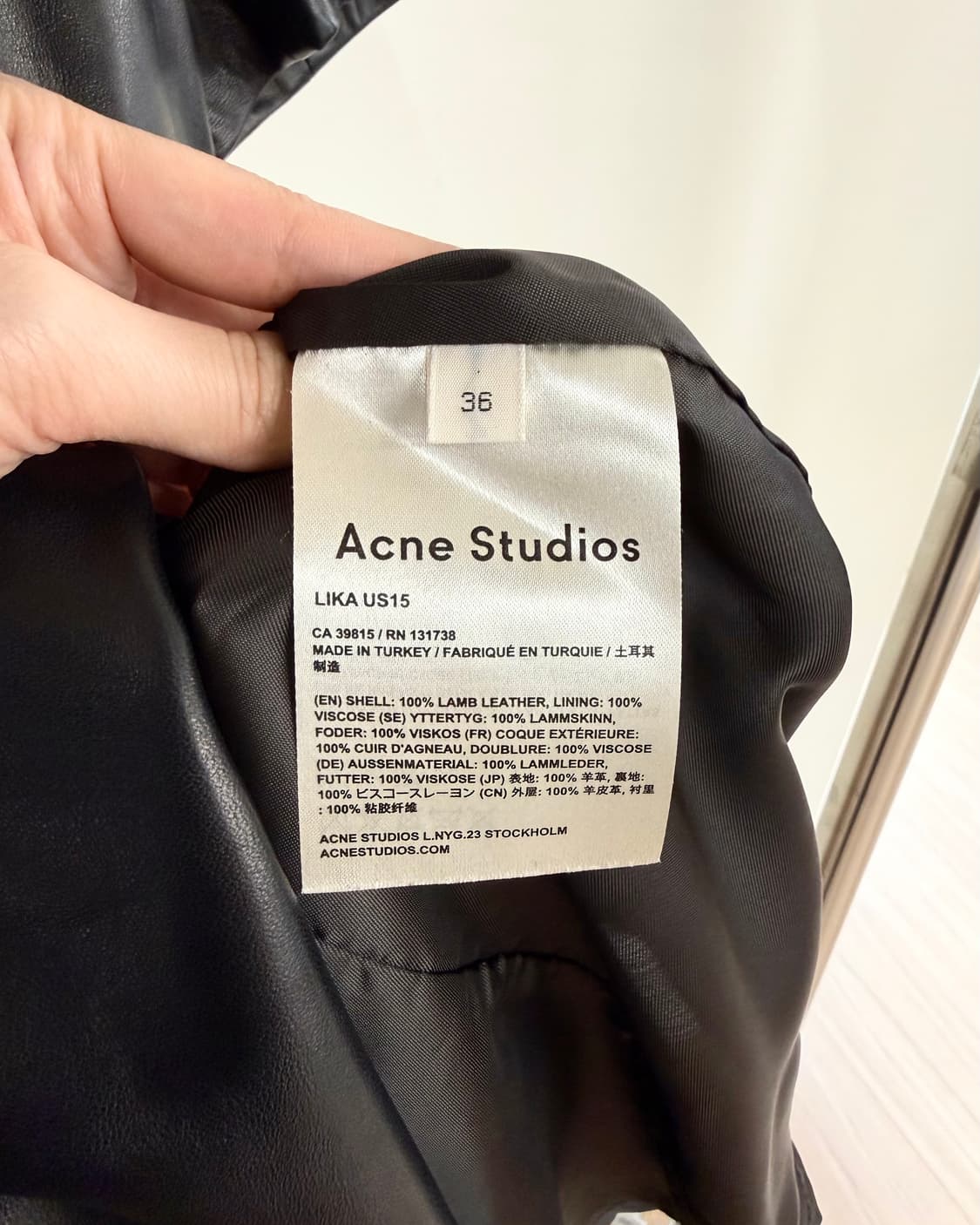 아크네 스튜디오 램스킨 브이넥 원피스 상품이미지8