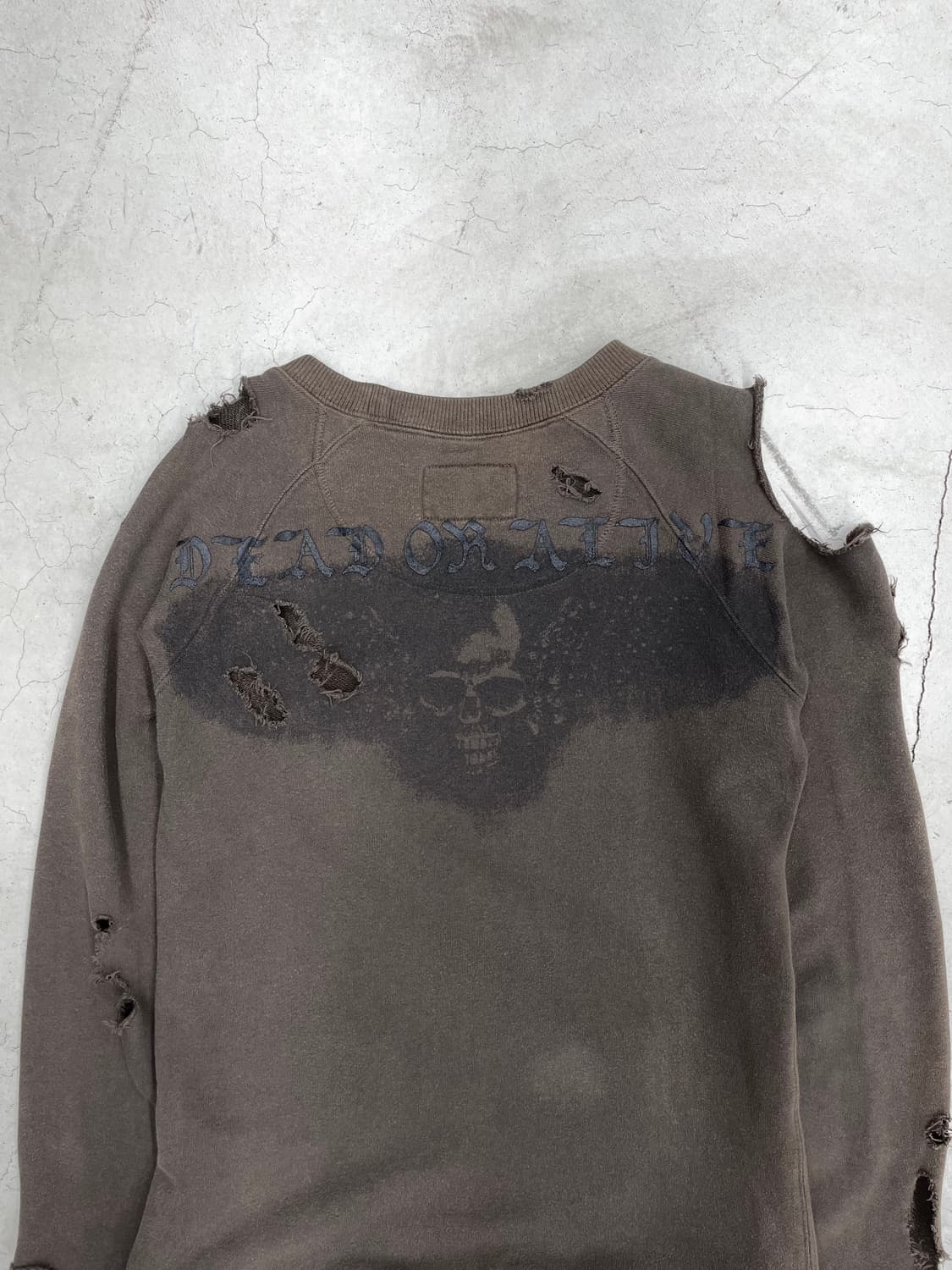 L.G.B. “DEAD OR ALIVE” Distressed Sw 상품이미지2