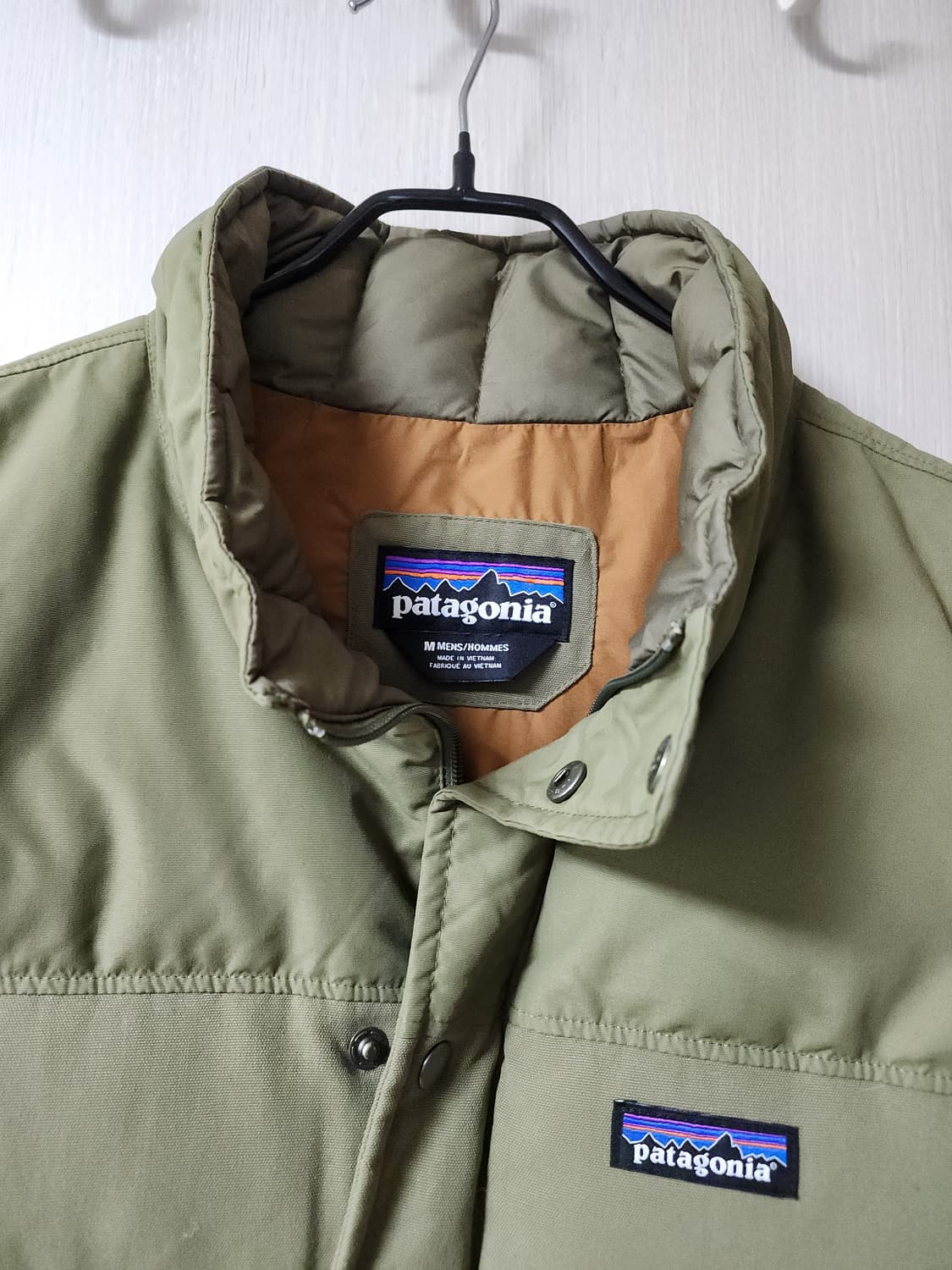 파타고니아 올리브 다운  패딩 조끼 M 상품이미지4