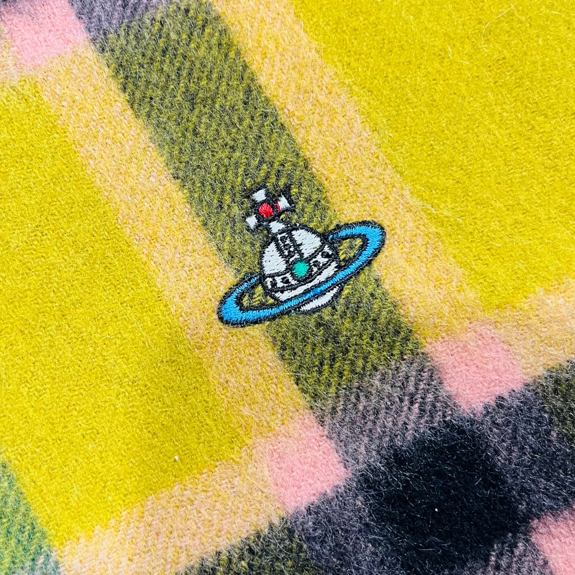 비비안 웨스트우드 ORB 스몰 로고 체크 머플러 상품이미지4