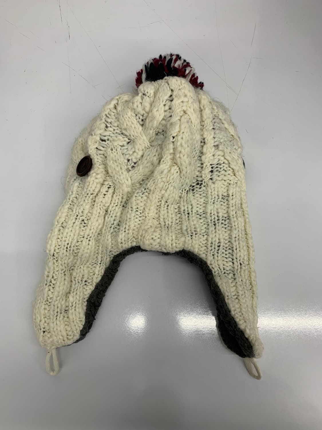 아이보리 폼폼이 이어플랩 비니 상품이미지3