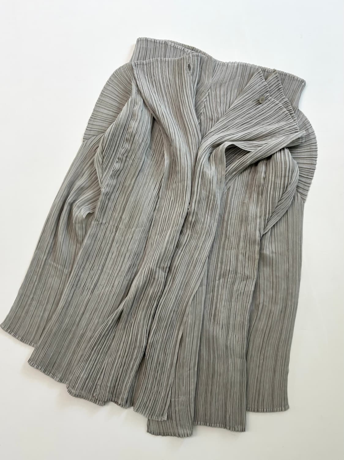 Issey Miyake 이세이미야케 라이트그레이 플리츠 가디건 상품이미지4