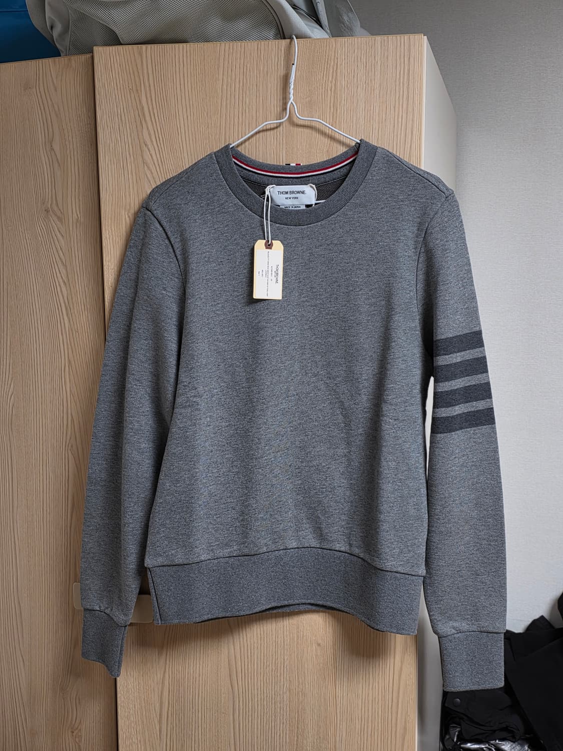 톰브라운 그레이 사선완장 맨투맨 새상품 상품이미지1