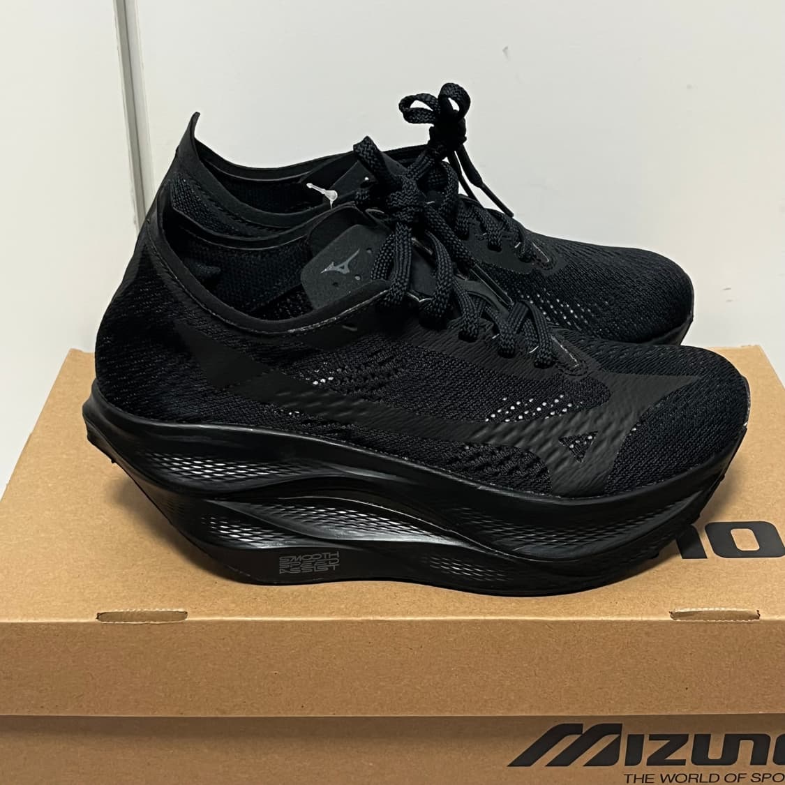 [36.5,37]꼼데가르송x미즈노 25fw 웨이브 스니커즈/블랙 상품이미지1