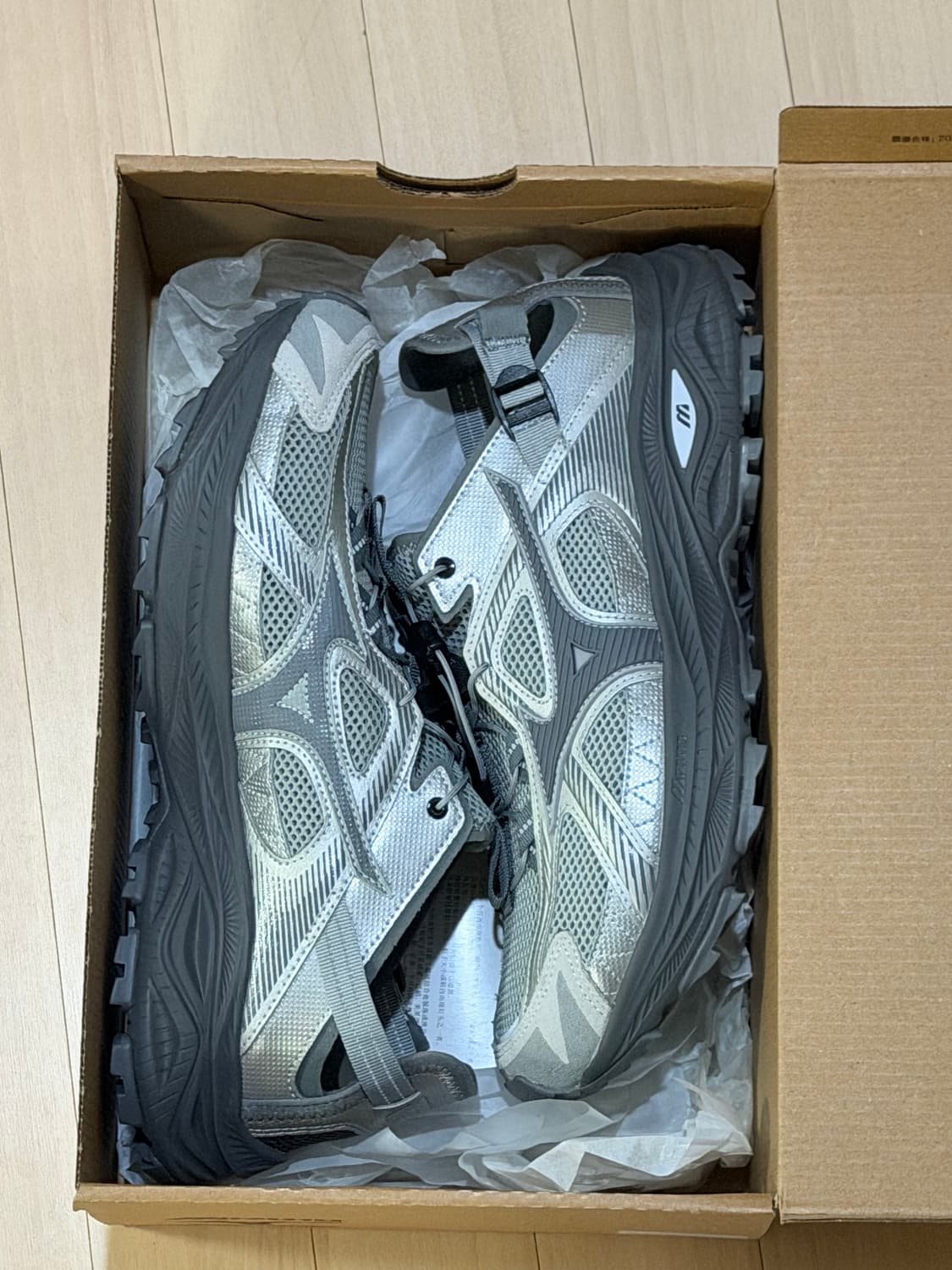 [급처] 미즈노 레이서 트레일 se 실버그레이 상품이미지2