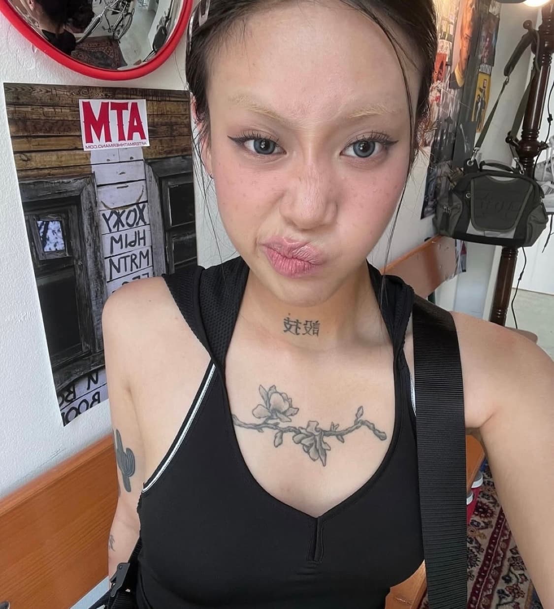 새상품택O) mnmpair 미니멀페어 홀터넥 나시 탑 스컬프터 투머치택스 상품이미지3