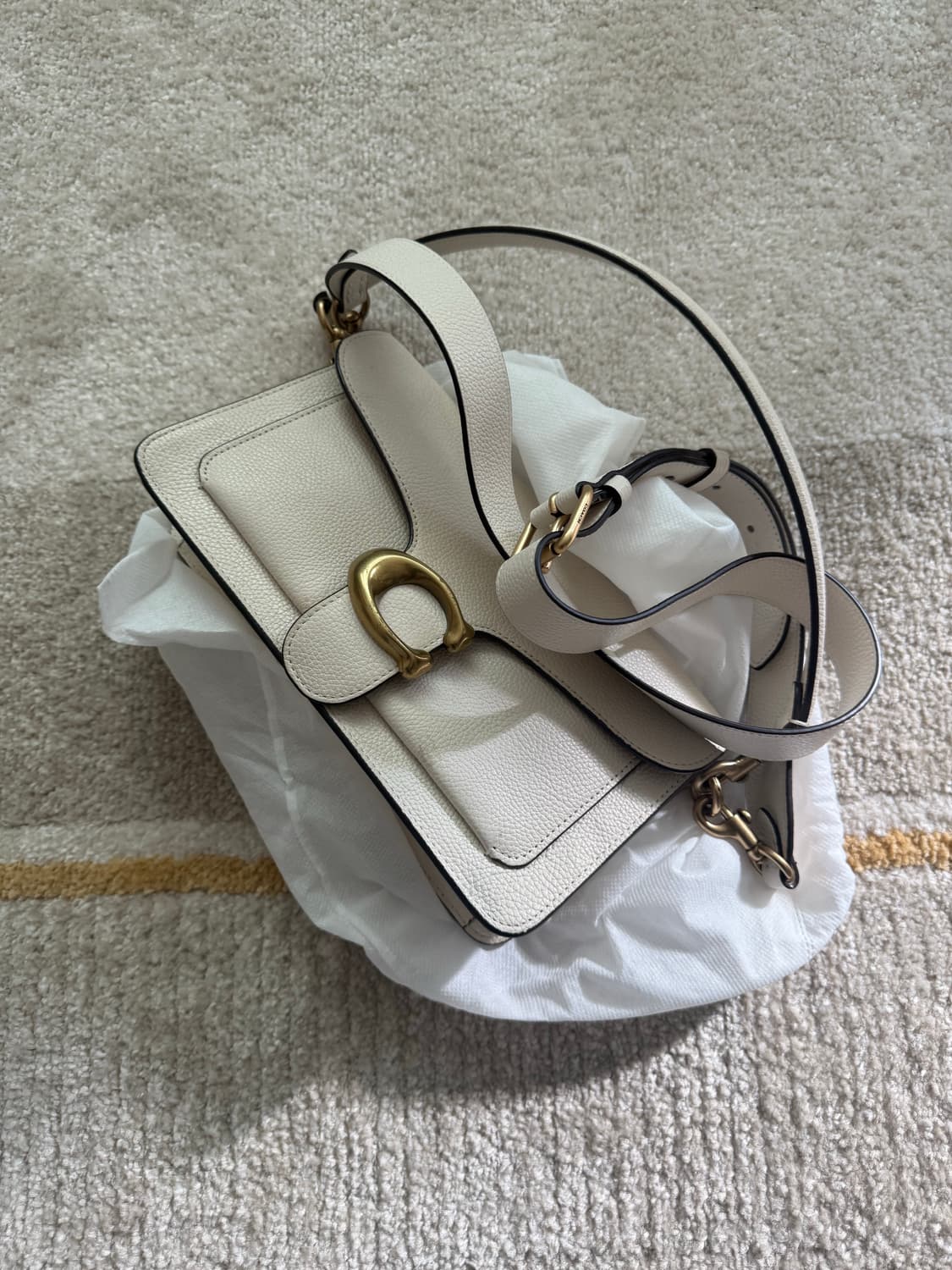 코치 태비 가방 태비백 아이보리 상품이미지1