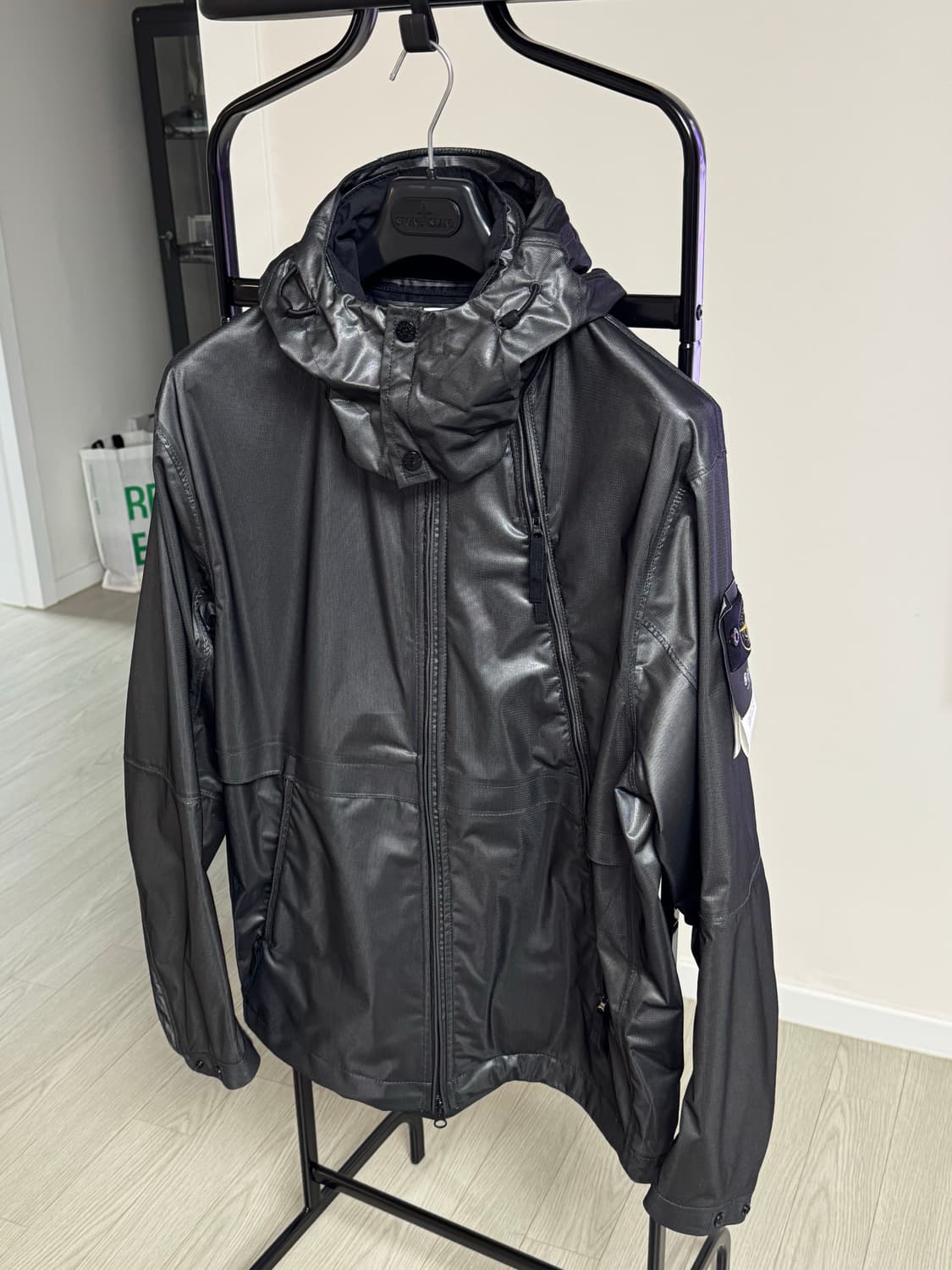 스톤아일랜드 메탈릭 런 프루프 바람막이 상품이미지1