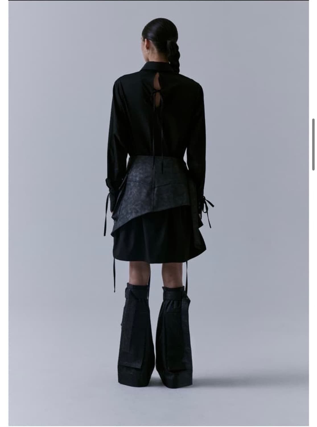 트리밍버드 레더 스트랩 벨트 디테일 레이어드 랩 스커트 다크 그레이 상품이미지5