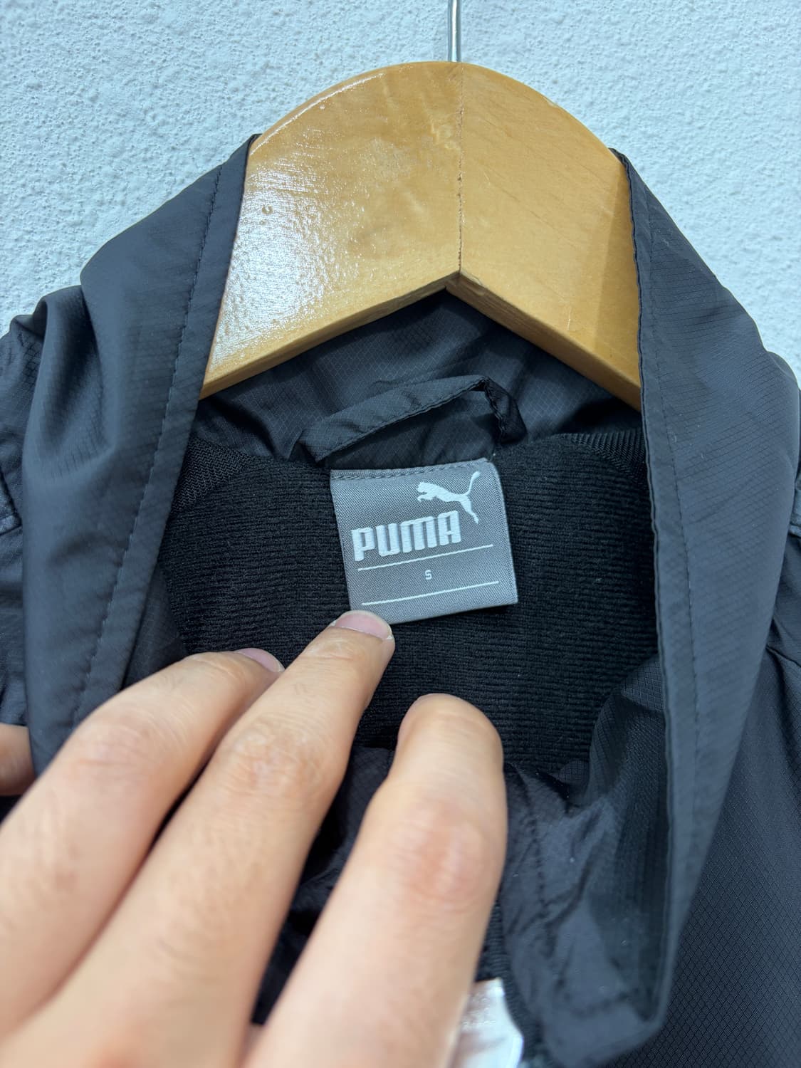 Puma 블랙 윈드브레이커 집업 자켓 상품이미지4