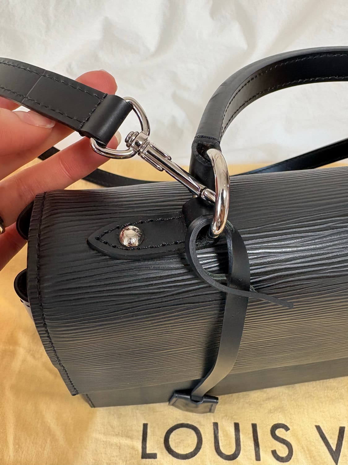 루이비통 클루니 mm 에피 블랙 상품이미지2