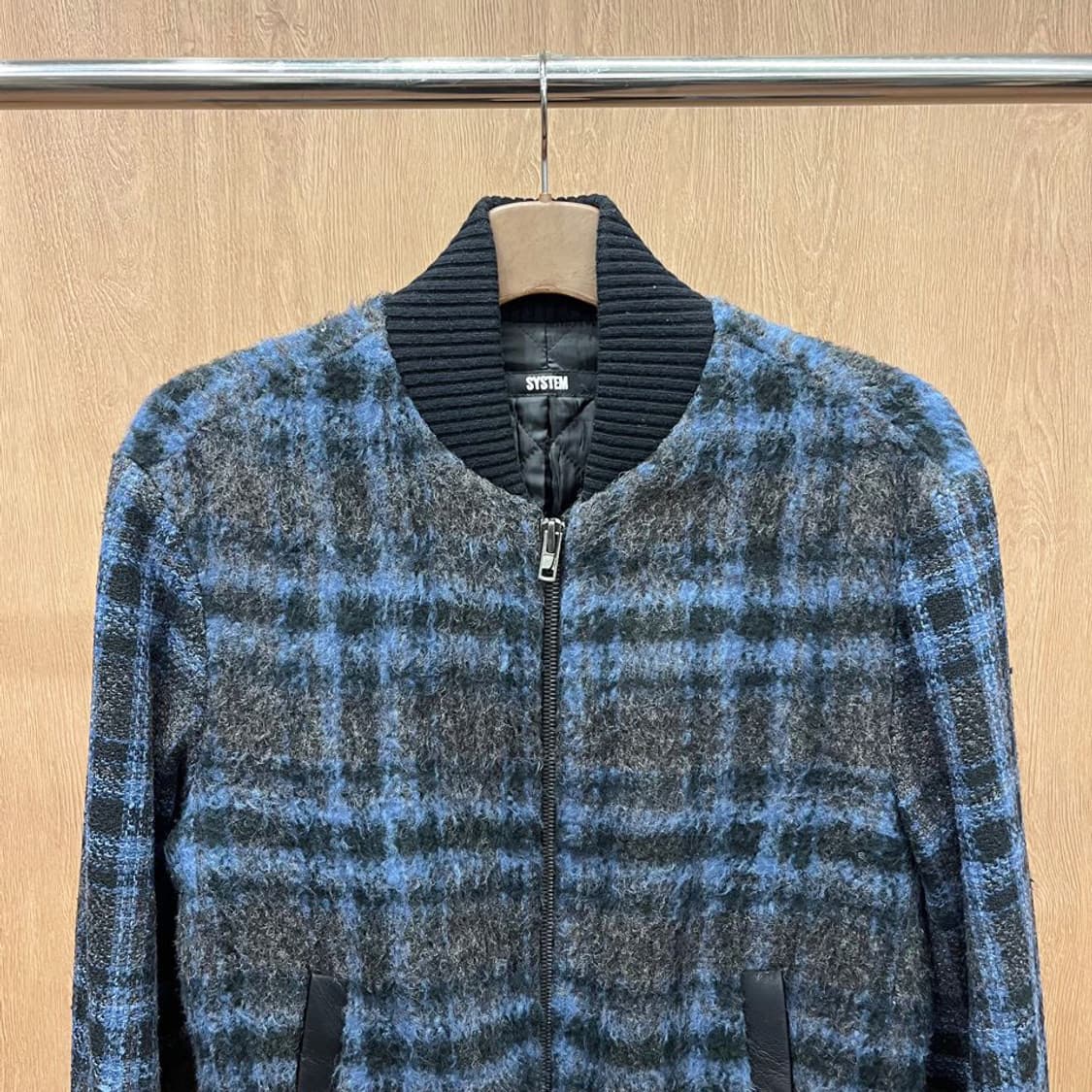 시스템 봄버 니트 자켓 레더 커프스 밑단 체크 패턴 디테일 네이비 상품이미지4