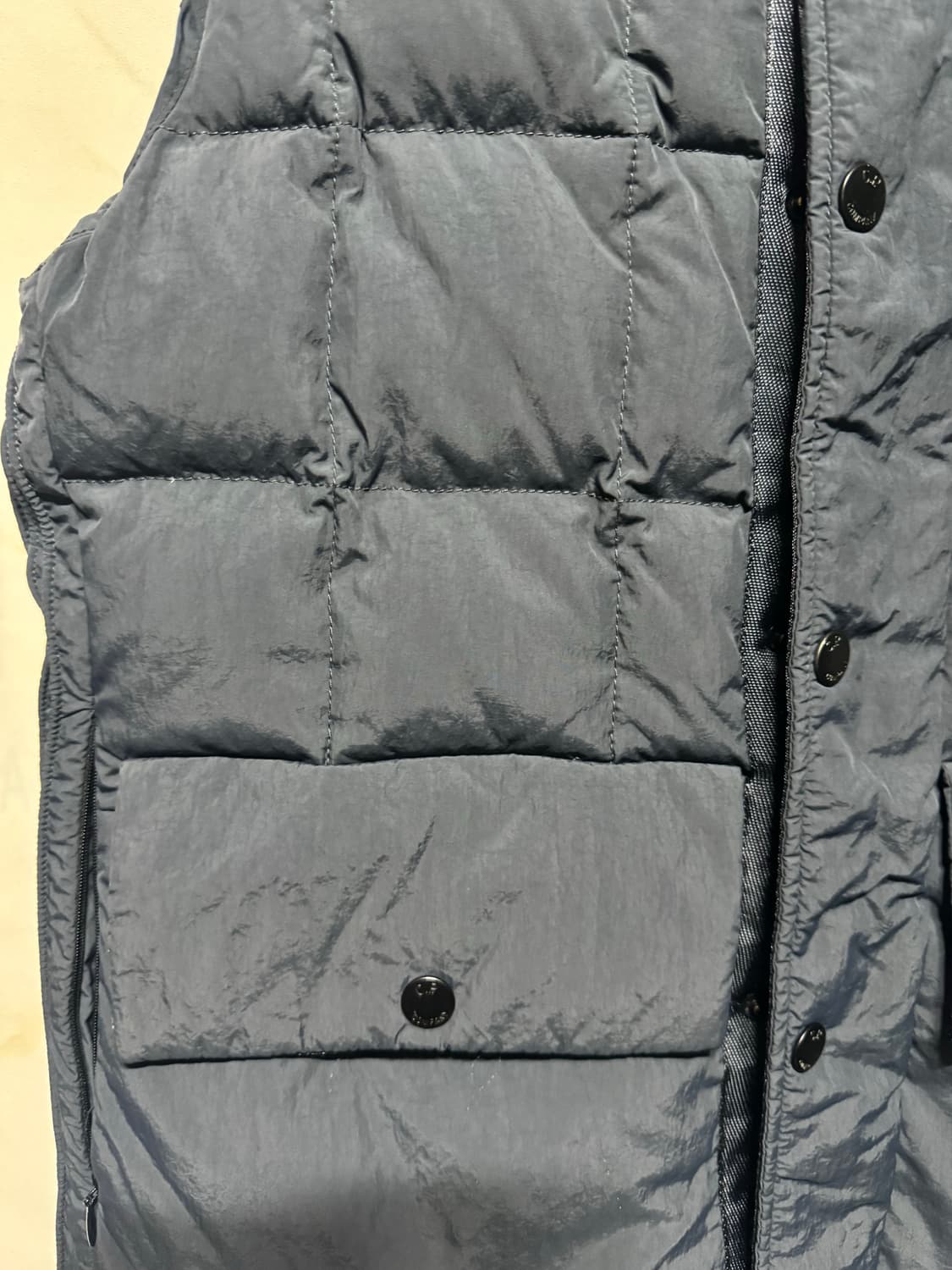 100 CP컴퍼니 고글 후드 패딩조끼 상품이미지4