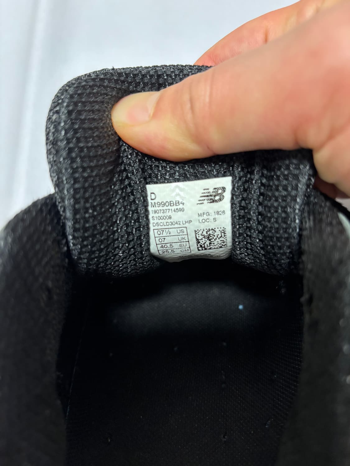 뉴발란스 990 v4 트리플블랙 255 상품이미지5