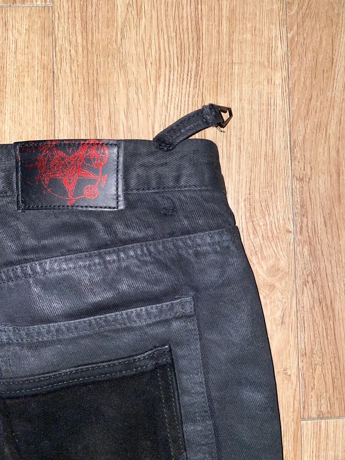 에모스탠스클럽 x 언더마이카
에문플레어진 상품이미지4