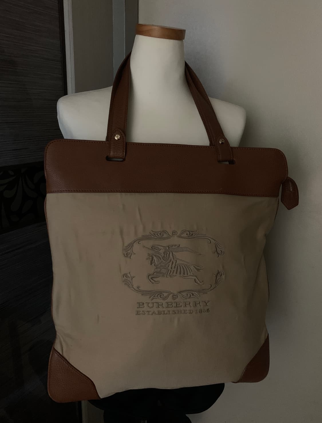 버버리 숄더백 상품이미지2